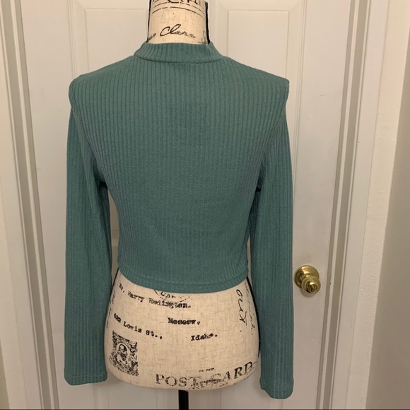 NWOT-Cutout Front Rib-knit Crop size L- 8/10 - Picture 4 of 8